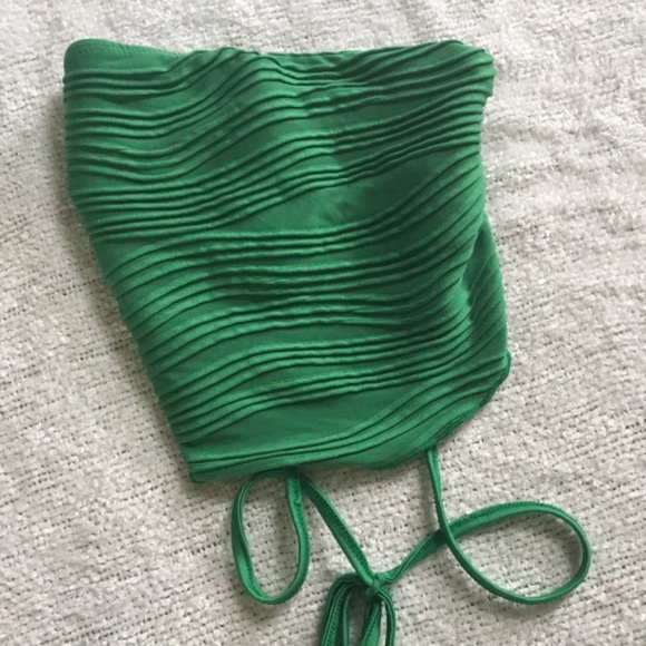 Shein mini skirt and matching halter top, new without tags, size small - Picture 3 of 9